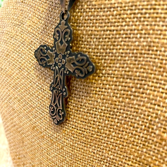 ARTISAN CROSS PENDANT - Picture 2 of 6